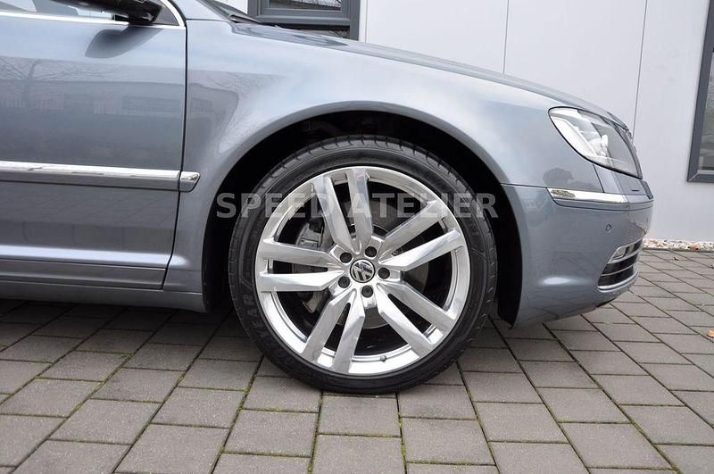 Second-hand VW Phaeton 245 CP (180 kW) 2014 Gri Berlinǎ