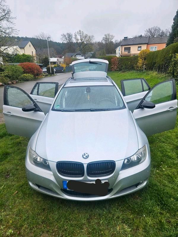 Second-hand BMW 320 130 CP (95 kW) 2007 Gri Break