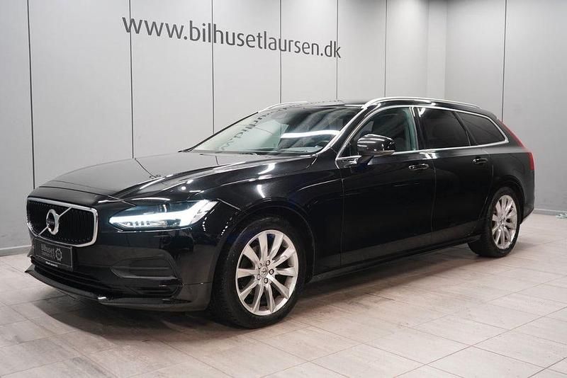 Schwarz Gebraucht 2019 Volvo V90 Momentum Kombi | 17.500 € (Teuer) - Bild 1/4