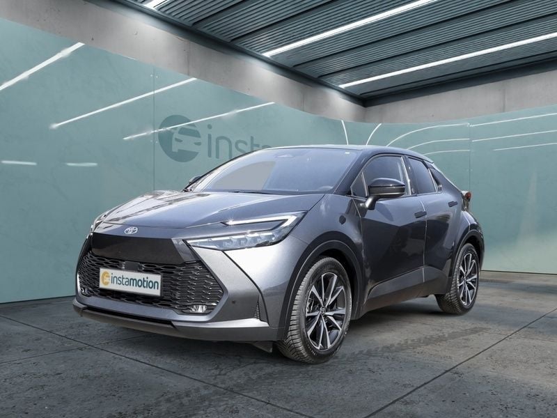 Grau Gebraucht 2024 Toyota C-HR Team SUV | 29.789 € (Teuer) - Bild 1/3