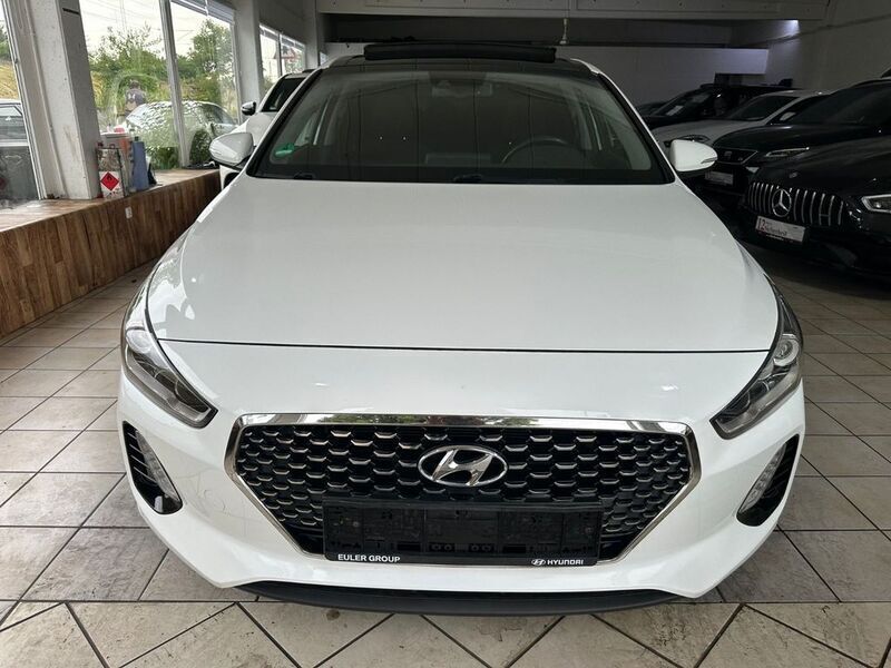 Weiß Gebraucht 2018 Hyundai i30 Trend Limousine | 12.500 € (Guter Preis) - Bild 1/4