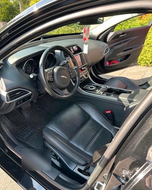 Gebraucht Jaguar XE 180 PS (132 kW) 2016 Schwarz Limousine