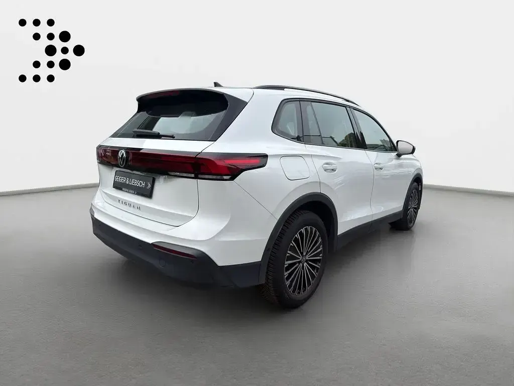 Gebraucht VW Tiguan Life 150 PS (110 kW) 2024 Oryxweiß perlmutteffekt SUV