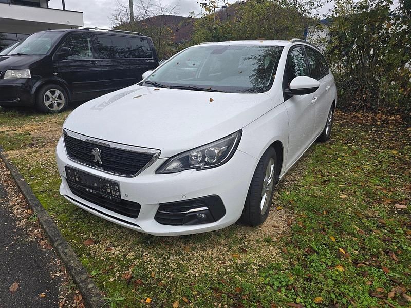 Gebraucht Peugeot 308 Active 120 PS (88 kW) 2017 Weiß Kombi