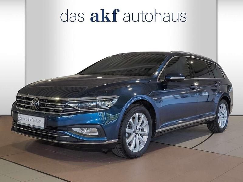 Aquamarinblau metallic Gebraucht 2023 VW Passat Elegance Kombi | 29.950 € (Etwas zu teuer) - Bild 1/4