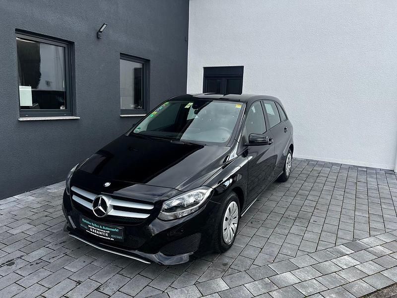 Schwarz Gebraucht 2015 Mercedes B180 Van / Kleinbus | 10.999 € (Fairer Preis) - Bild 1/4