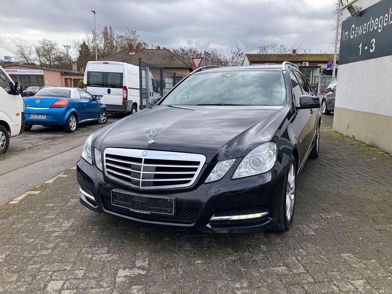 Gebraucht Mercedes E300 231 PS (169 kW) 2012 Schwarz Kombi