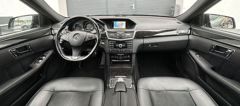Gebraucht Mercedes E250 AMG line 270 PS (198 kW) 2011 Schwarz Limousine