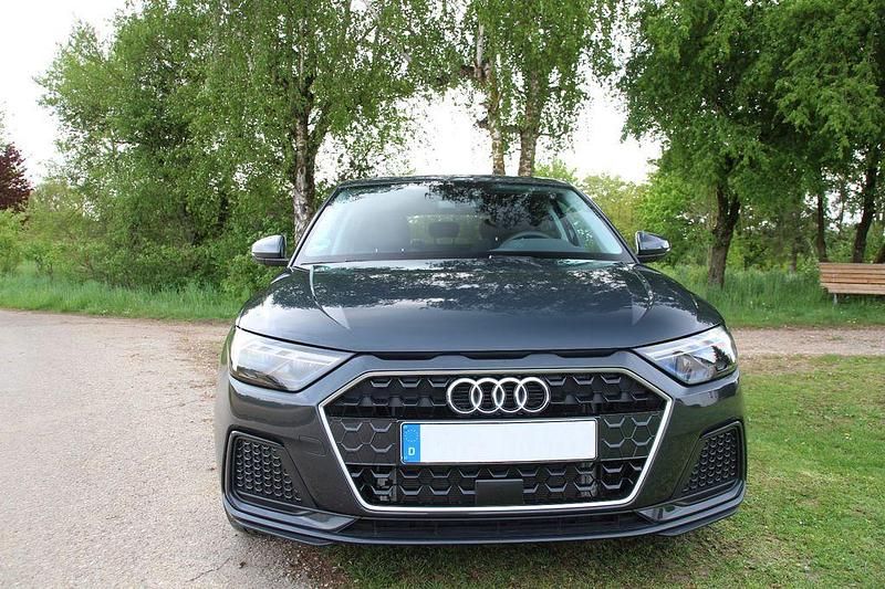 Gebraucht Audi A1 Advanced 95 PS (69 kW) 2024 Grau SUV