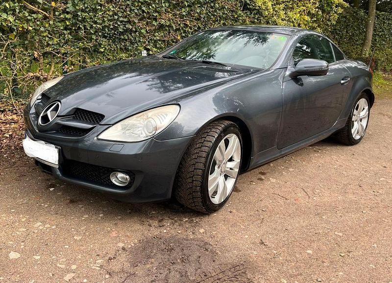 Grau Gebraucht 2010 Mercedes SLK300 Cabrio | 10.500 € - Bild 1/4