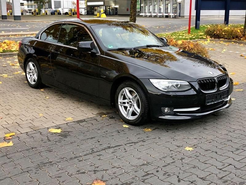 Gebraucht BMW 320 Cabriolet Exclusive 184 PS (135 kW) 2011 Schwarz Cabrio