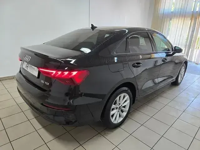 Gebraucht Audi A3 Basis 116 PS (85 kW) 2022 Schwarz Limousine