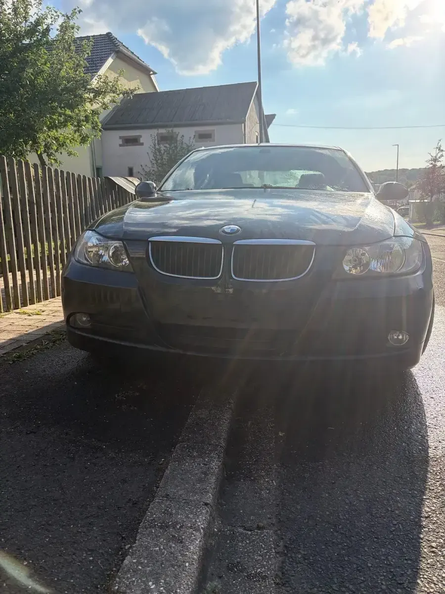 Gebraucht BMW 318 129 PS (94 kW) 2006 Schwarz Limousine