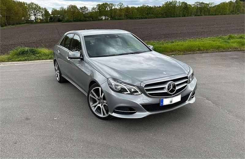 Grau Gebraucht 2014 Mercedes E350 Limousine | 18.999 € (Fairer Preis) - Bild 1/4