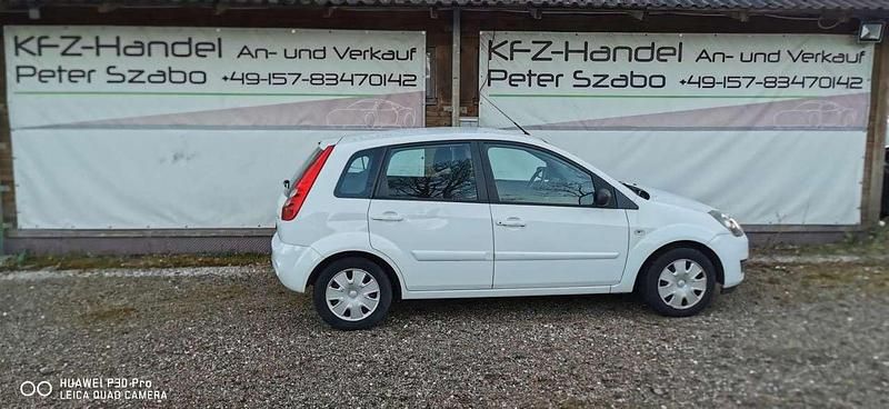 Gebraucht Ford Fiesta Style 68 PS (50 kW) 2007 Frostweiß Kleinwagen