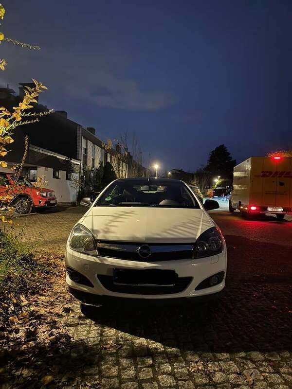 Weiß Gebraucht 2010 Opel Astra Cabriolet Edition Cabrio | 4.500 € (Etwas zu teuer) - Bild 1/4