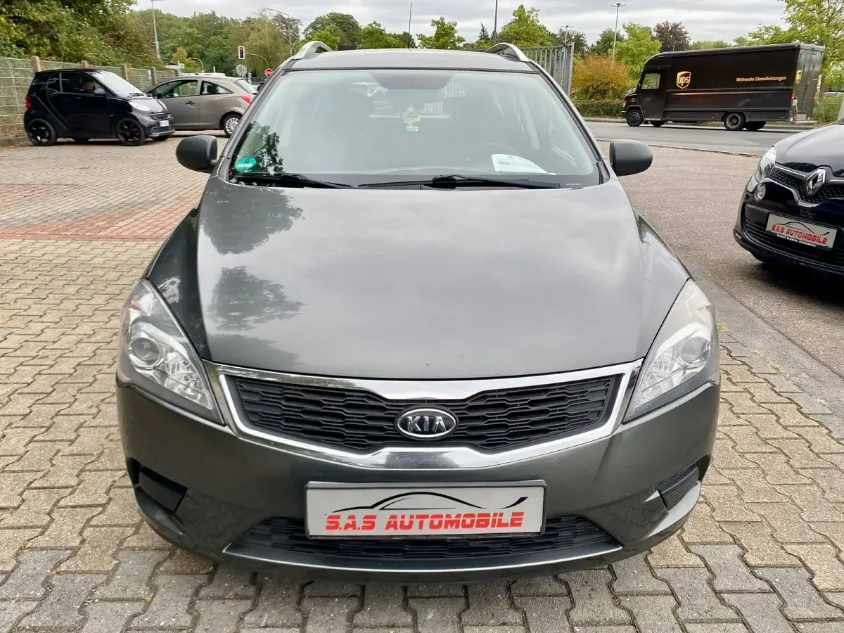 Gebraucht Kia Ceed Sportswagon 109 PS (80 kW) 2011 Silber Kombi
