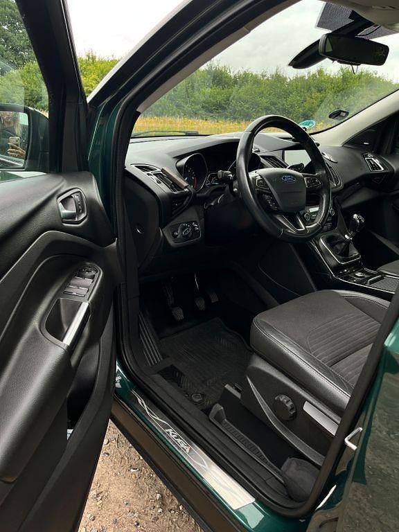 Gebraucht Ford Kuga Titanium 180 PS (132 kW) 2017 Grün SUV