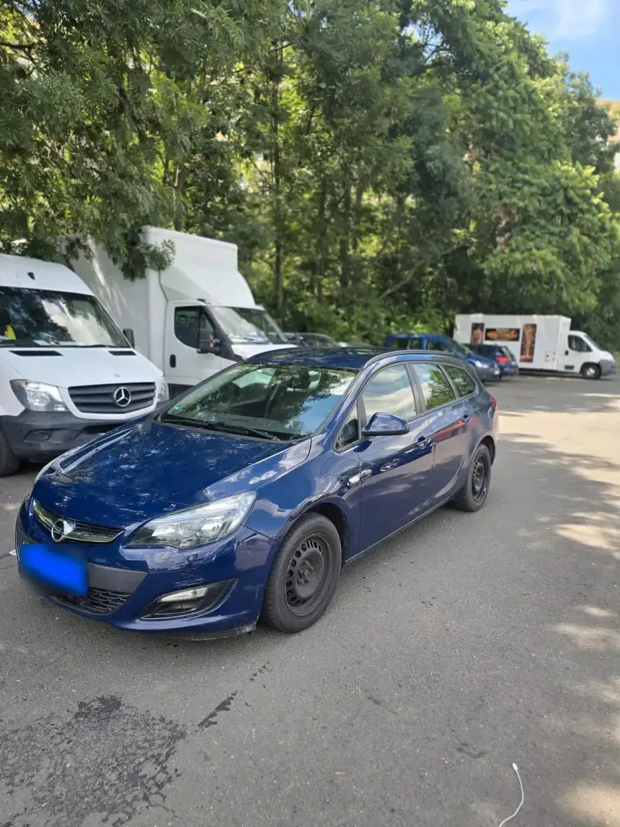 Gebraucht Opel Astra 100 PS (73 kW) 2013 Blau Kombi