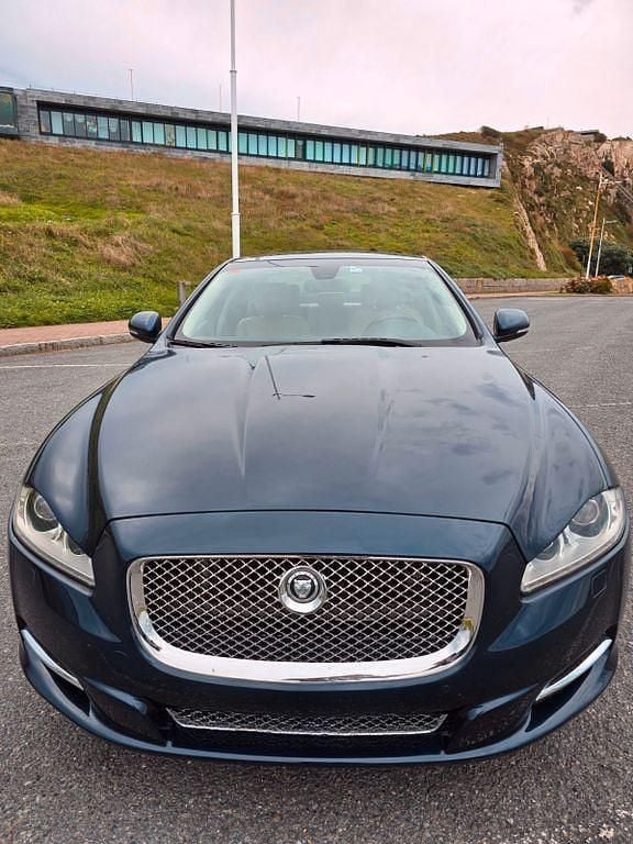 Blau Gebraucht 2010 Jaguar XJ Luxury Limousine | 11.750 € (Guter Preis) - Bild 1/4