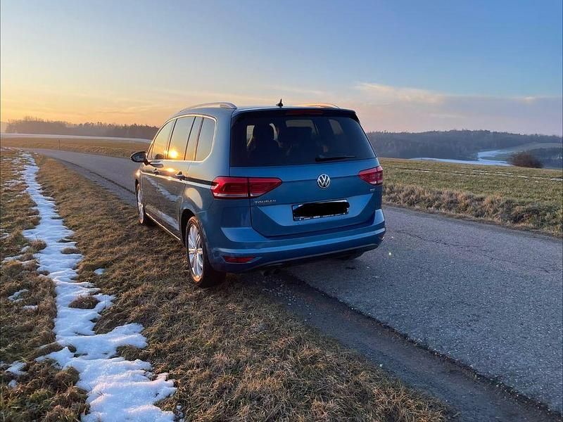 Gebraucht VW Touran Highline 150 PS (110 kW) 2017 Blau Van / Kleinbus