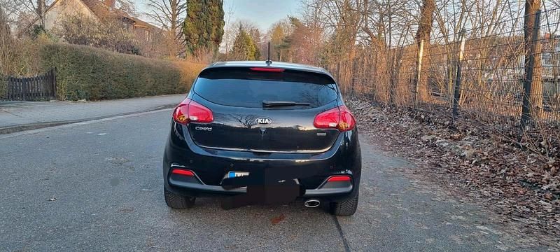 Gebraucht Kia Ceed 128 PS (94 kW) 2015 Schwarz Kleinwagen