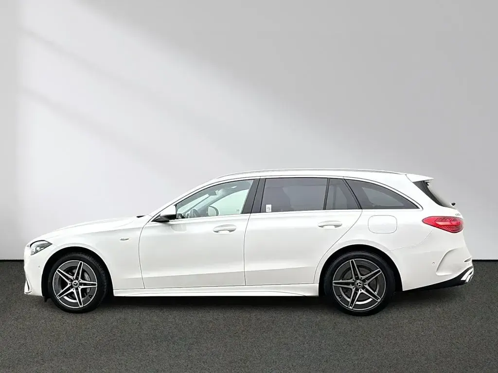 Gebraucht Mercedes C300e AMG 313 PS (230 kW) 2025 Polarweiß uni Kombi