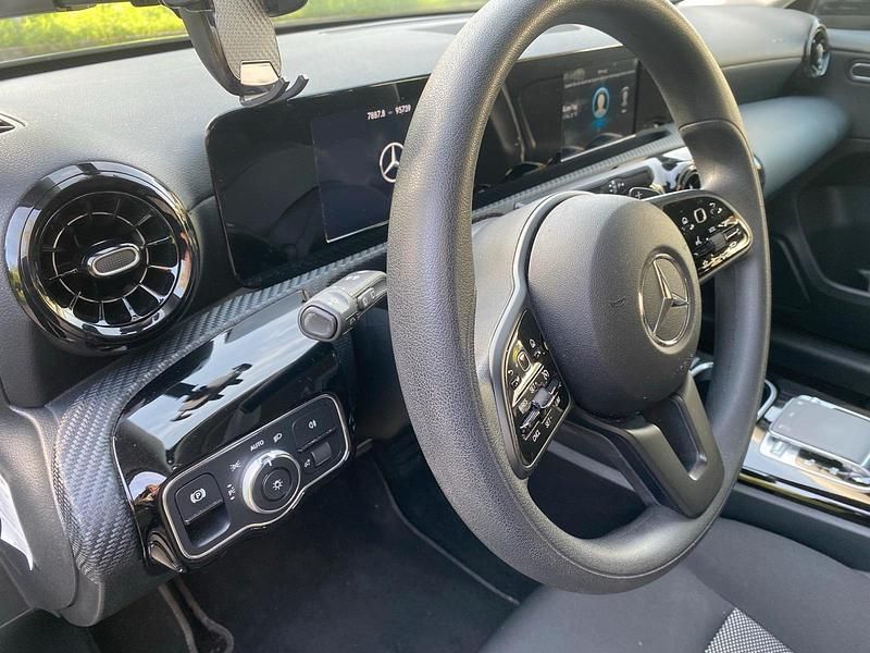 Schwarz Gebraucht 2019 Mercedes A180 Limousine | 18.500 € (Guter Preis) - Bild 1/4