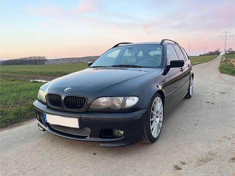 Schwarz Gebraucht 2003 BMW 325 M Sport Kombi | 4.000 € (Fairer Preis) - Bild 1/4