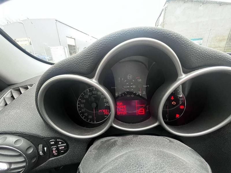 Rot Gebraucht 2005 Alfa Romeo 147 Impression Kleinwagen | 1.850 € (Fairer Preis) - Bild 1/4