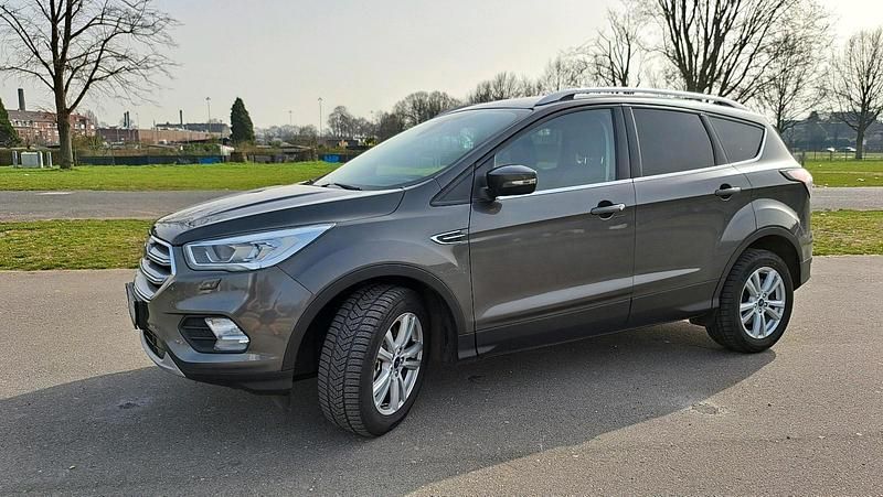 Gebraucht Ford Kuga 120 PS (88 kW) 2018 Braun SUV