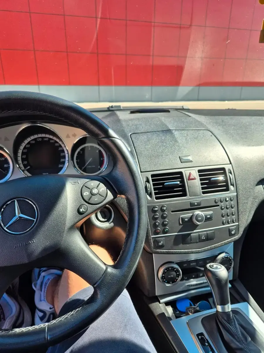 Gebraucht Mercedes C220 170 PS (125 kW) 2010 Schwarz Limousine