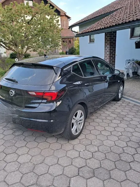 Używany Opel Astra Elegance 145 KM (106 kW) 2021 Czarny Sedan/Limuzyna