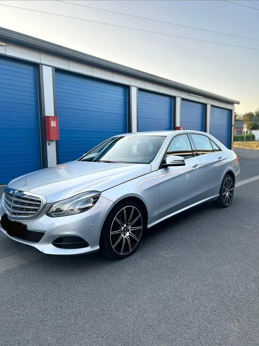 Gebraucht Mercedes E200 Elegance 136 PS (100 kW) 2016 Silber Limousine