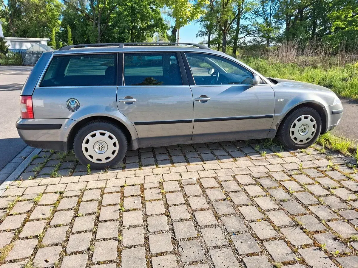 Gebraucht VW Passat Basis 131 PS (96 kW) 2002 Grau Kombi