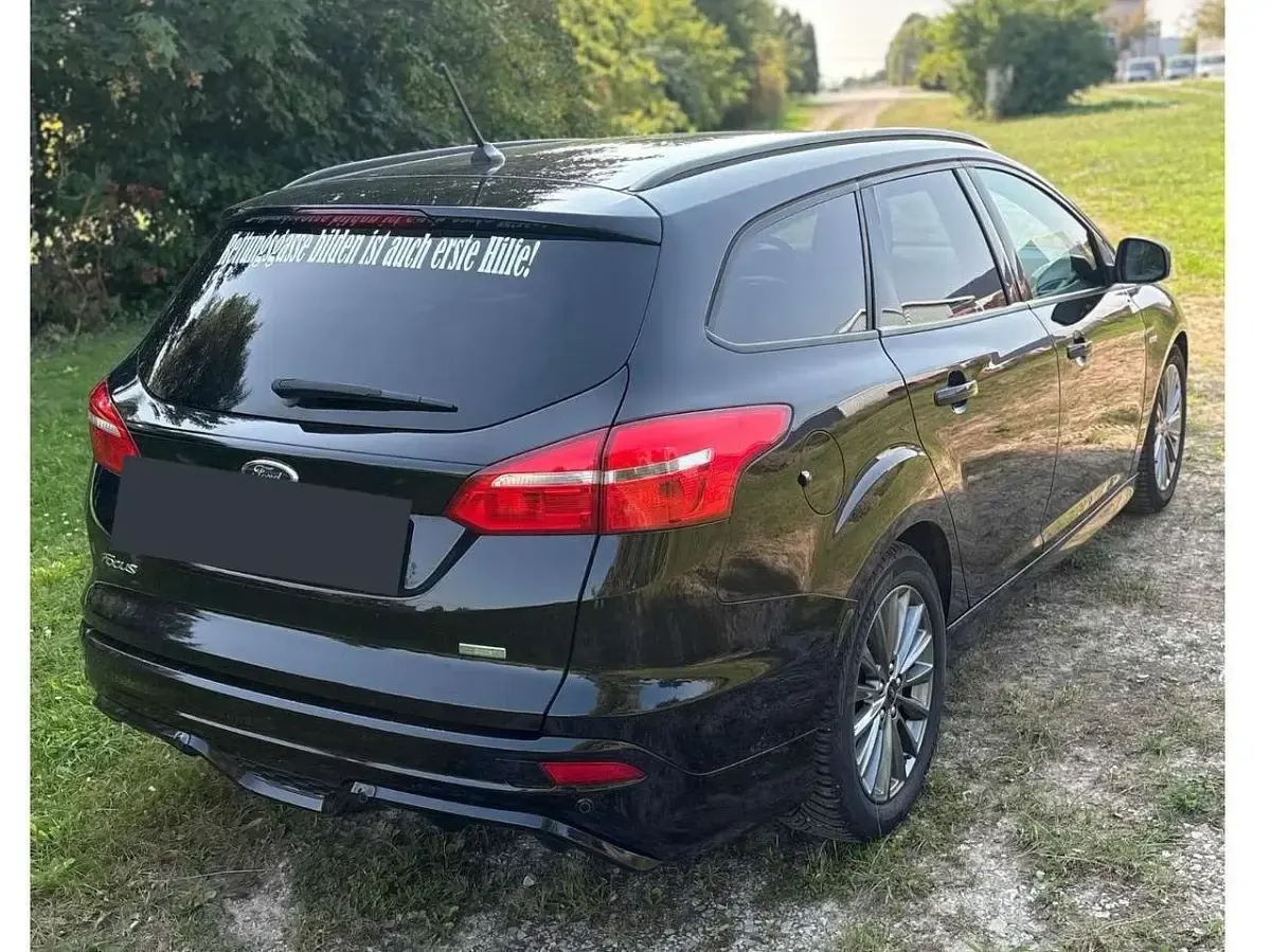 Usado Ford Focus ST-Line 140 CV (102 kW) 2018 Negro Familiar