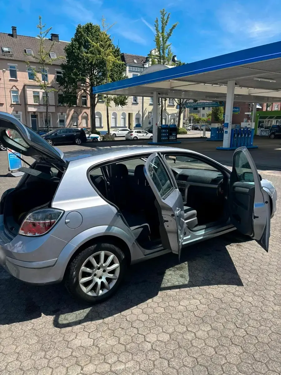 Gebraucht Opel Astra 105 PS (77 kW) 2007 Grau Limousine
