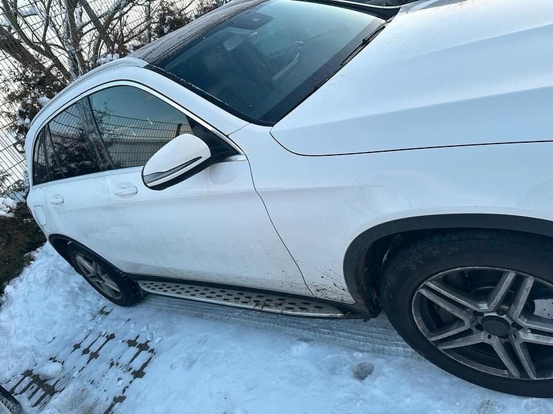 Weiß Gebraucht 2020 Mercedes GLC300 AMG line SUV | 34.999 € (Fairer Preis) - Bild 1/4