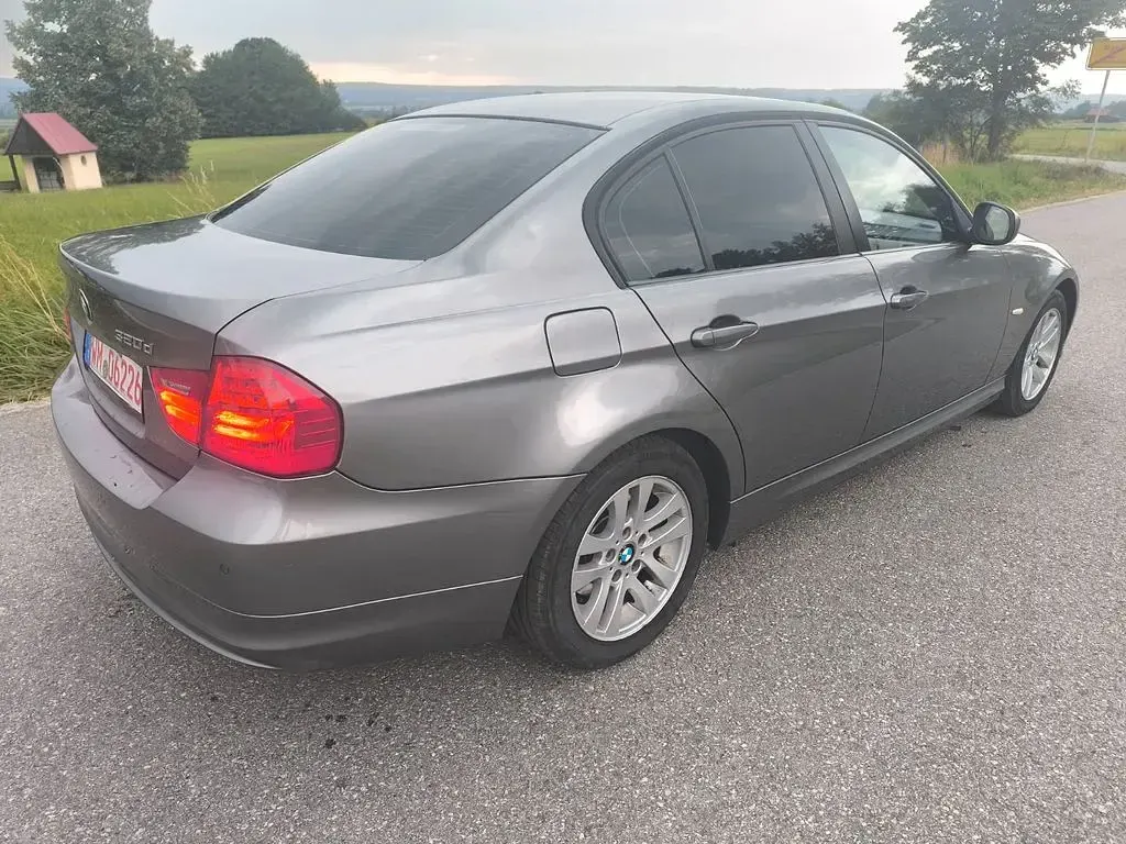 Gebraucht BMW 320 184 PS (135 kW) 2010 Grau Limousine
