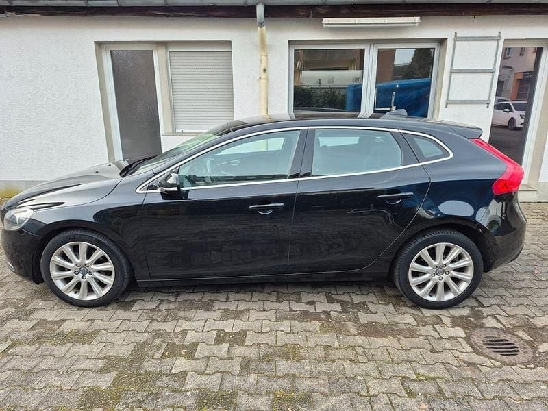 Gebraucht Volvo V40 Momentum 114 PS (83 kW) 2014 Schwarz Limousine