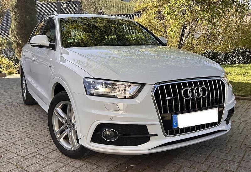 Weiß Gebraucht 2013 Audi Q3 Ambiente SUV | 13.000 € (Fairer Preis) - Bild 1/4
