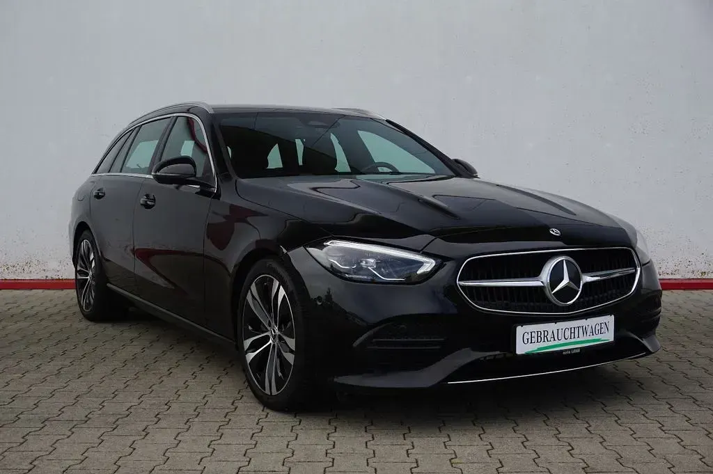 Gebraucht Mercedes C220 Avantgarde 197 PS (144 kW) 2025 Schwarz Kombi