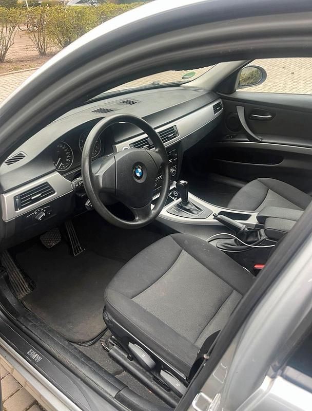 Gebraucht BMW 320 150 PS (110 kW) 2007 Silber Limousine