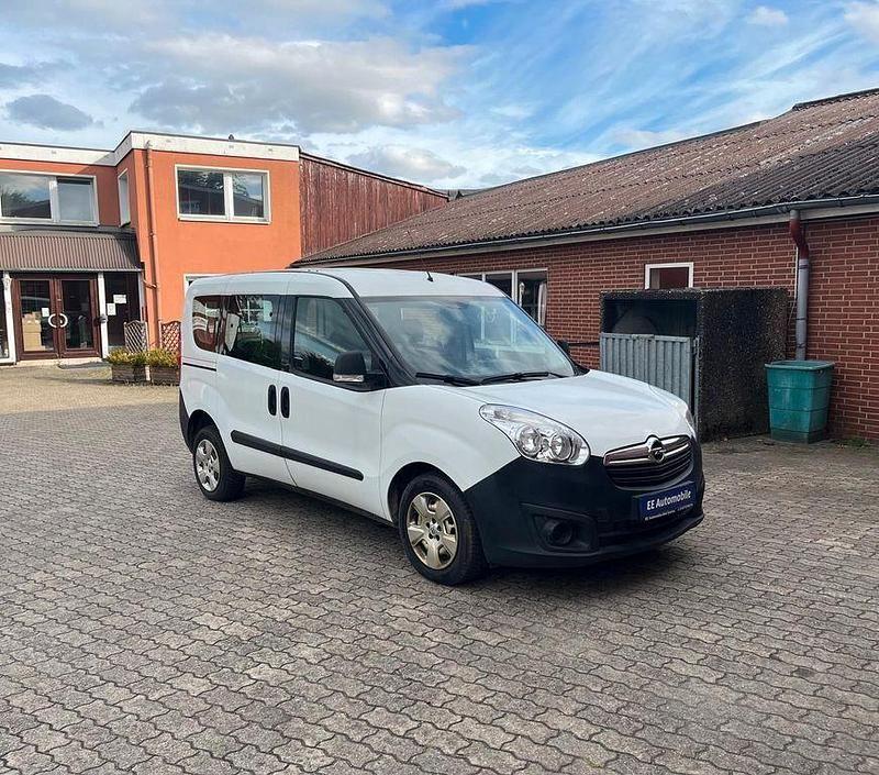 Gebraucht Opel Combo Selection 105 PS (77 kW) 2013 Weiß Van / Kleinbus