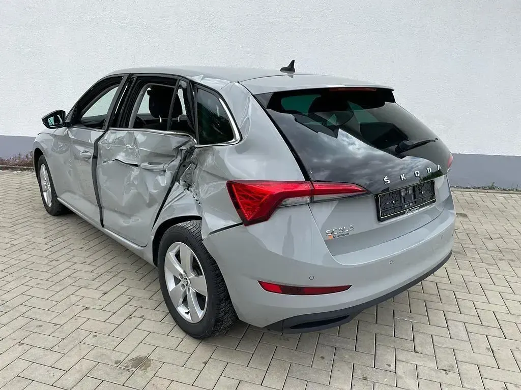 Gebraucht Skoda Scala 116 PS (85 kW) 2019 Grau Kleinwagen