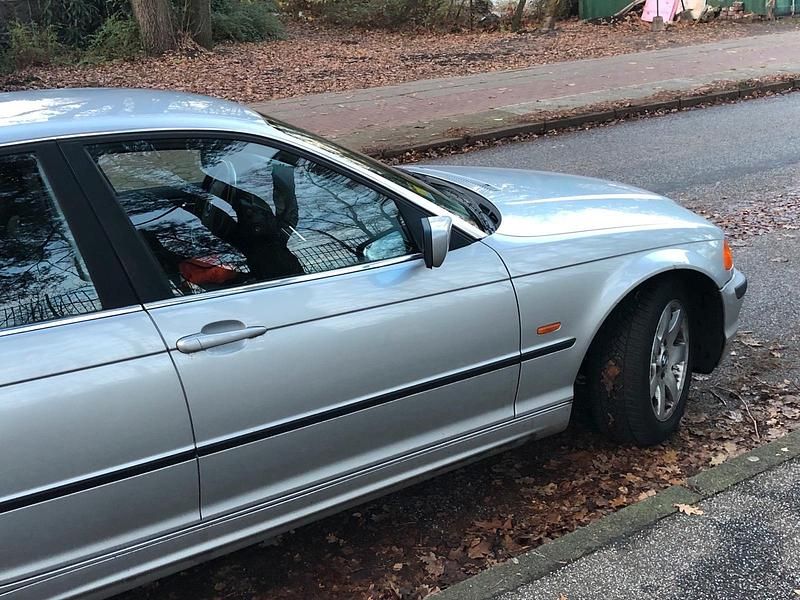 Gebraucht BMW 320 150 PS (110 kW) 2000 Limousine