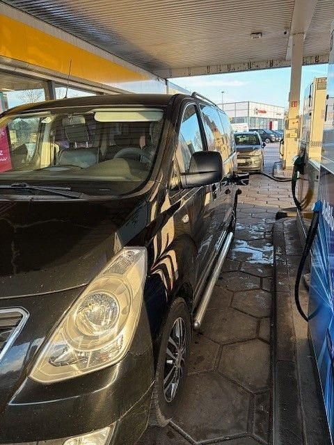 Gebraucht Hyundai H-1 170 PS (125 kW) 2015 Schwarz Van / Kleinbus