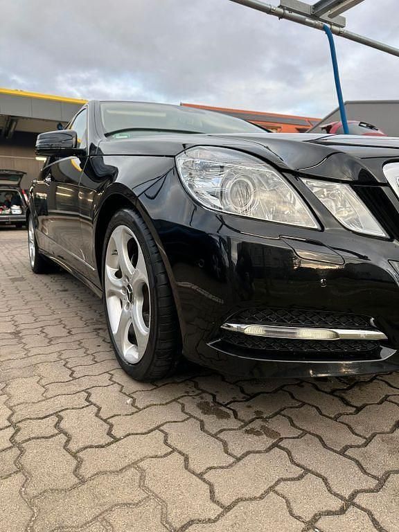 Gebraucht Mercedes E350 Avantgarde 265 PS (194 kW) 2013 Schwarz Limousine