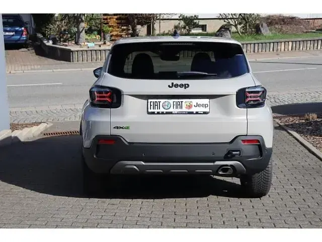 Neu Jeep Avenger Overland 145 PS (106 kW) 2026 Stone grey metallic (beige) SUV