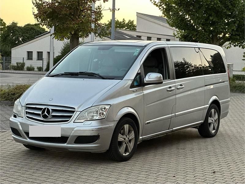 Silber Gebraucht 2011 Mercedes Viano Van / Kleinbus | 11.500 € (Guter Preis) - Bild 1/4